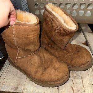 UGG Chestnut Winter Boots WELL-LOVED size 8